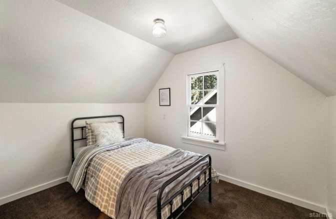 Lynn's room