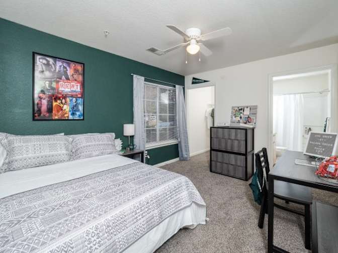 Alcove Rooms's room