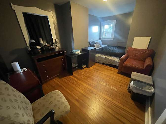 alric good's room