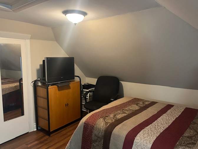 Tom's room