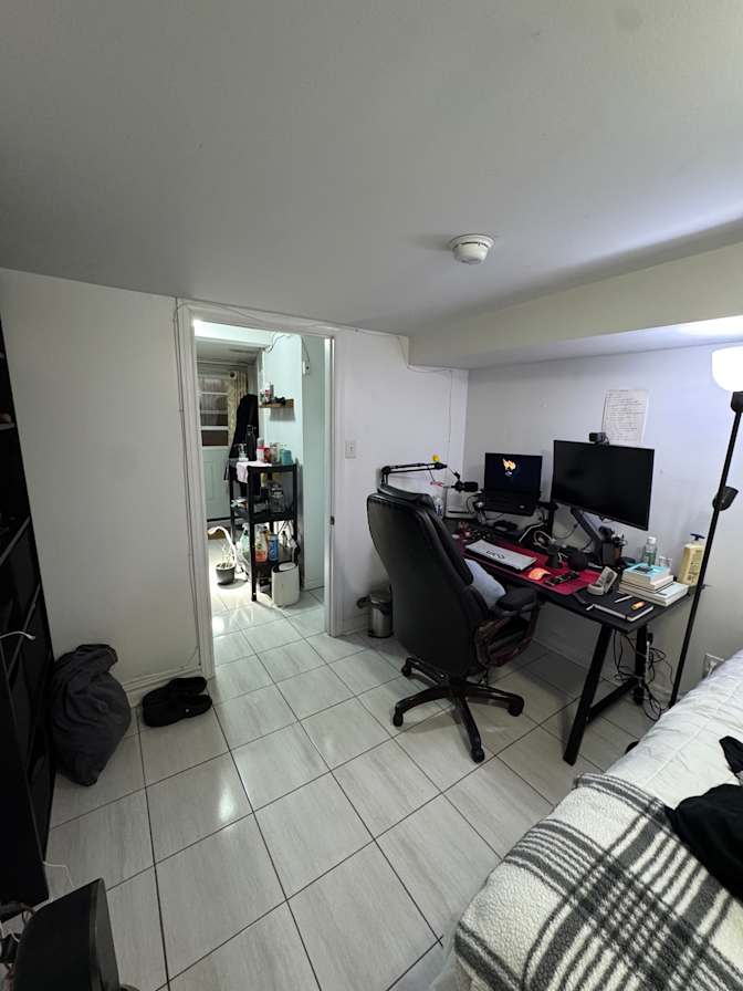 Yan's room