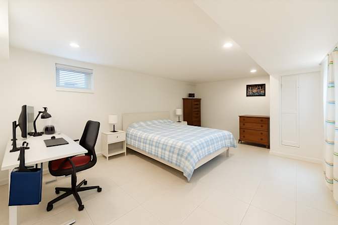 Eren's room