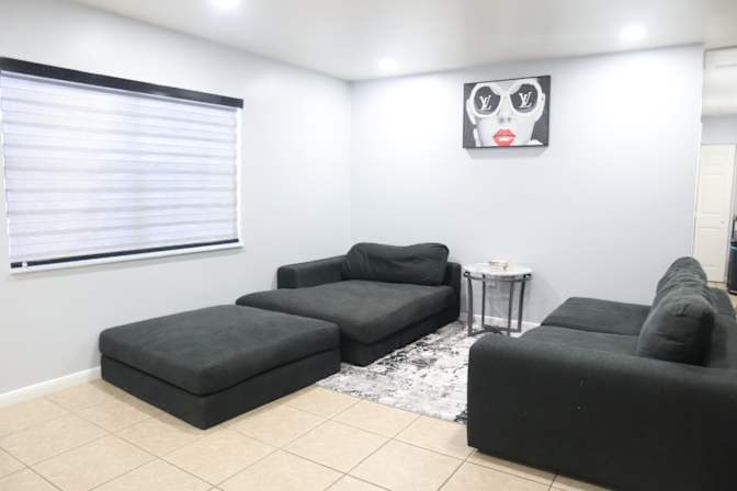 Isabella S.'s room