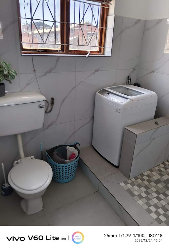 Leslie's room