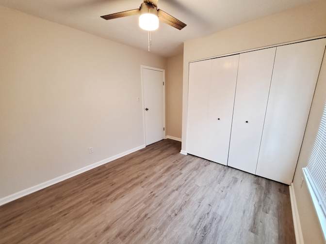 Alcove Rooms's room