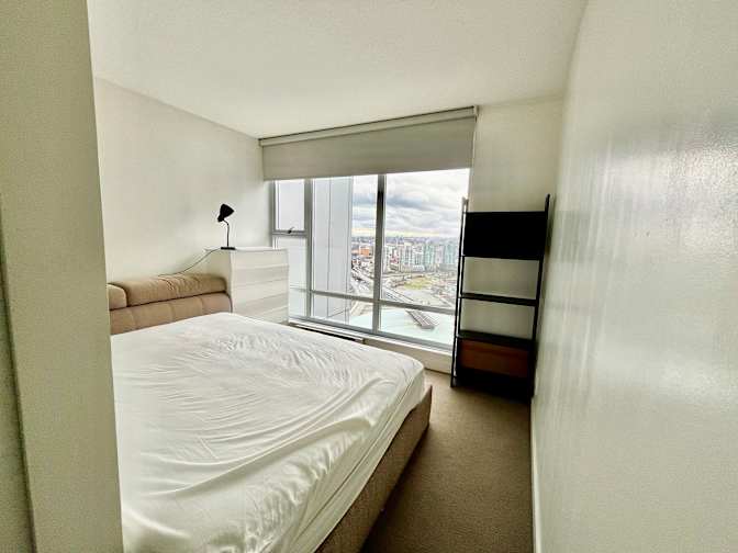 Lee's room