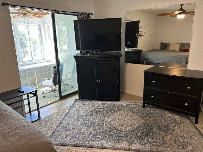 JW Consulting's room