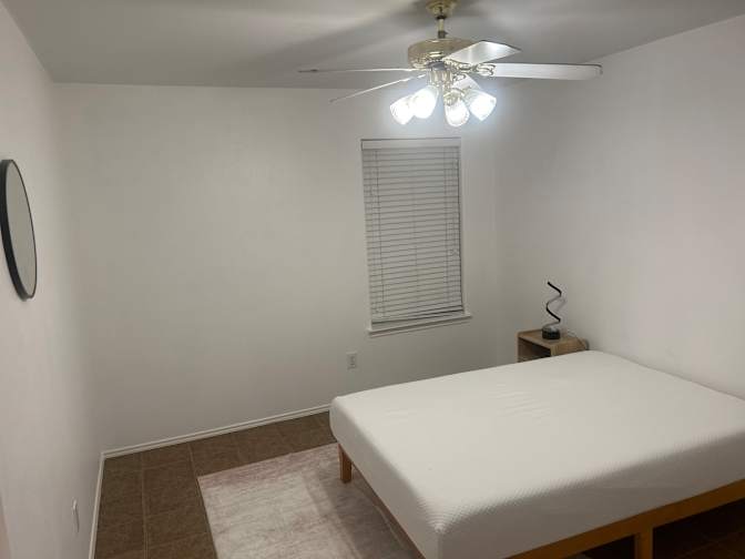 Carlos's room