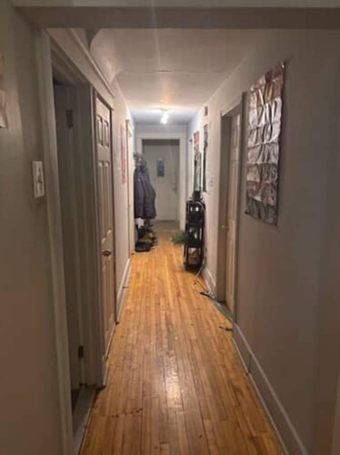 Sidney Mantle's room