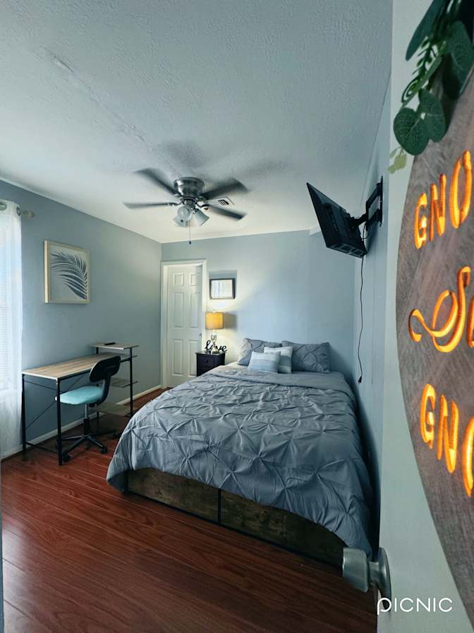 Yen's room