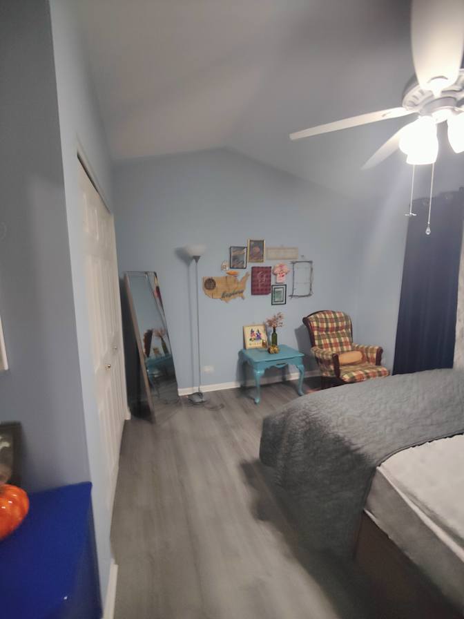 Aksa R.'s room