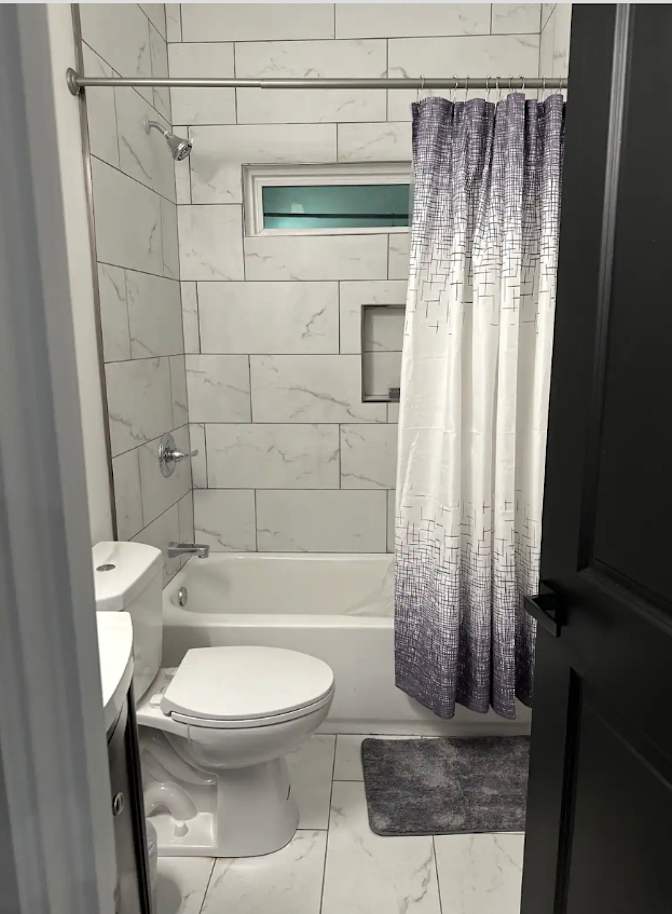 Alcove Rooms's room