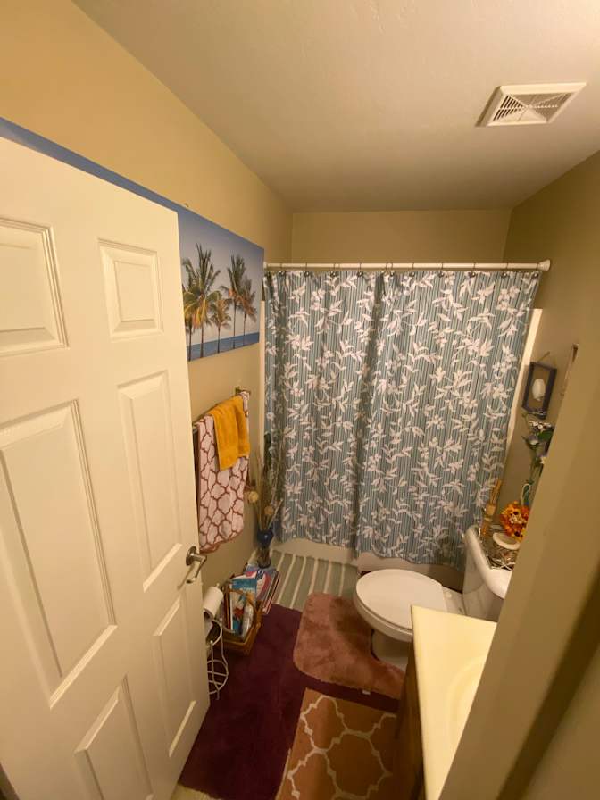 Comfortable Furnished Room's room