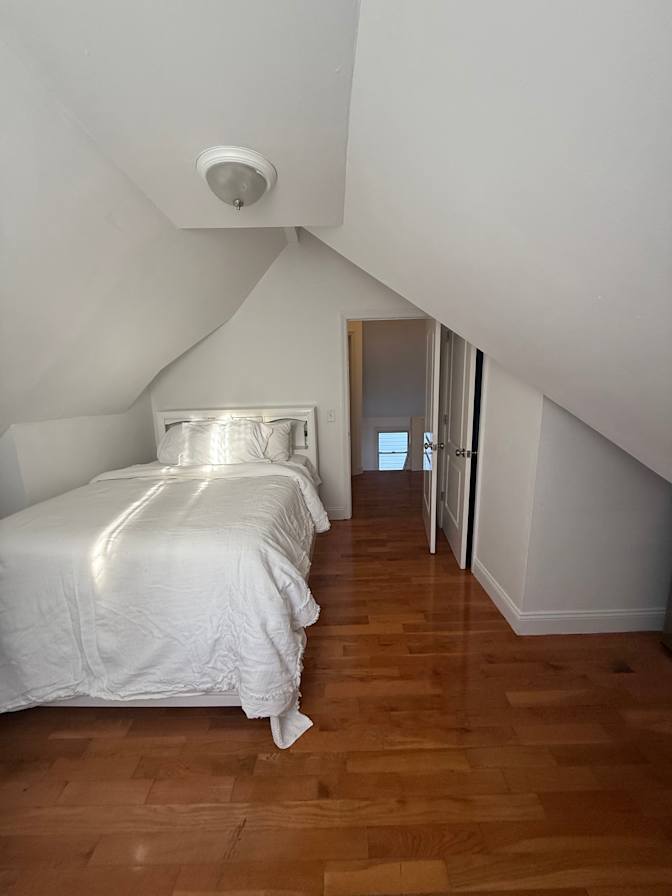 Yoya Henriquez's room