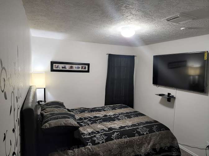 Aye's room