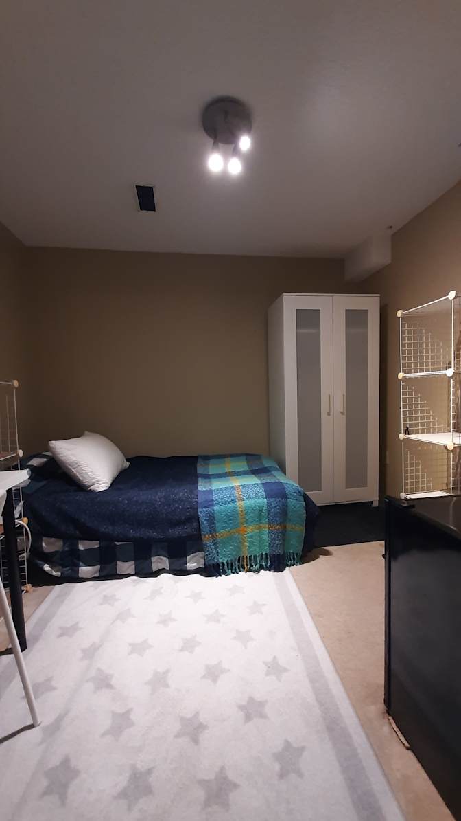 Jinous's room
