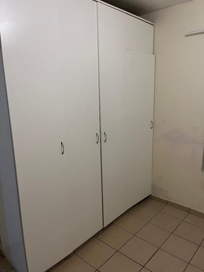 Menzisi's room