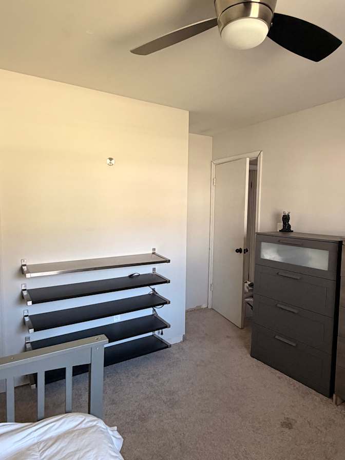 Andres's room