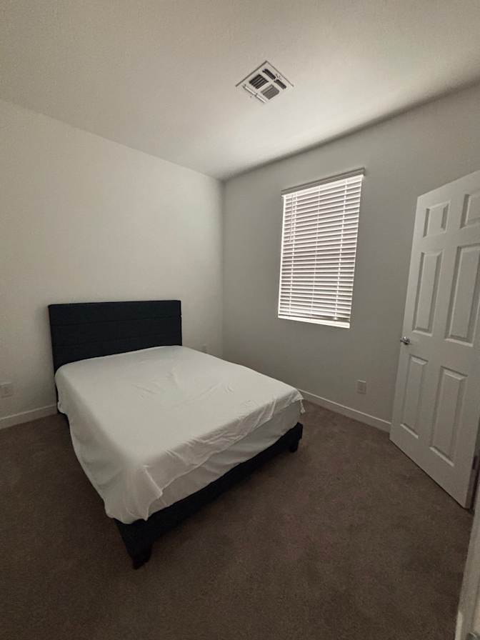 Leslie's room