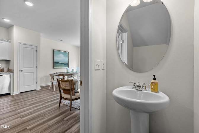 Alcove Rooms's room