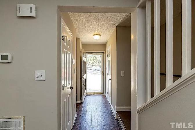 Alcove Rooms's room