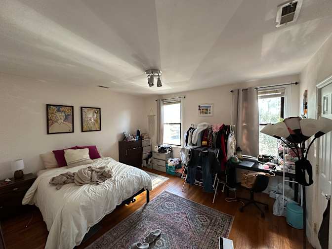 Shana Oshin's room