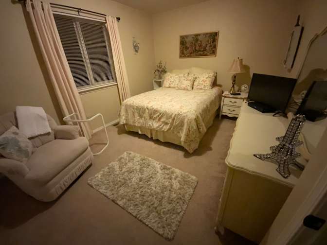 Dee's room