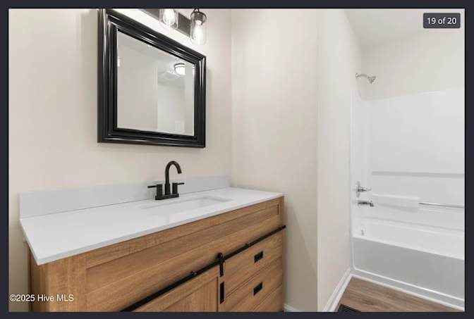 Alcove Rooms's room