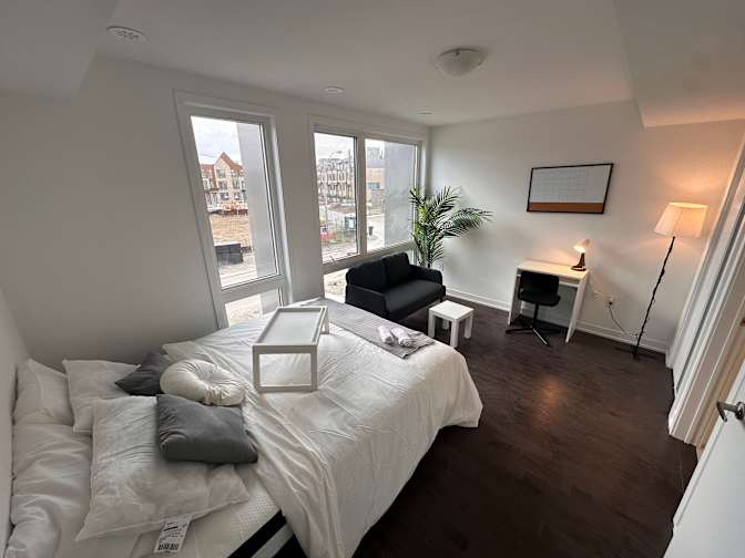 Housingfouryou's room