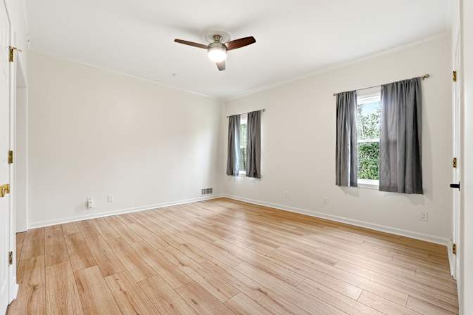 Alcove Rooms's room