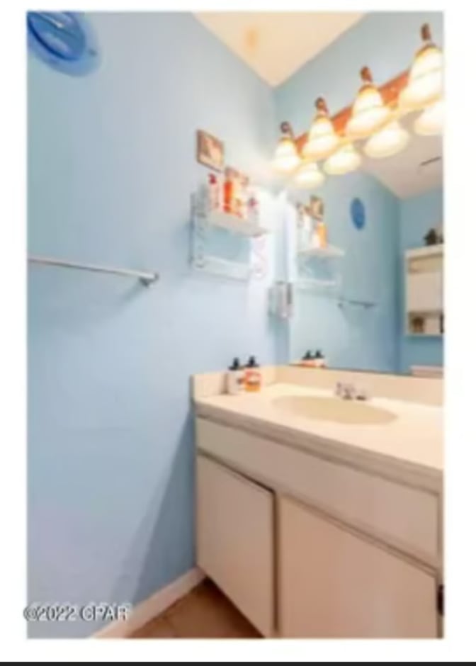LEE's room