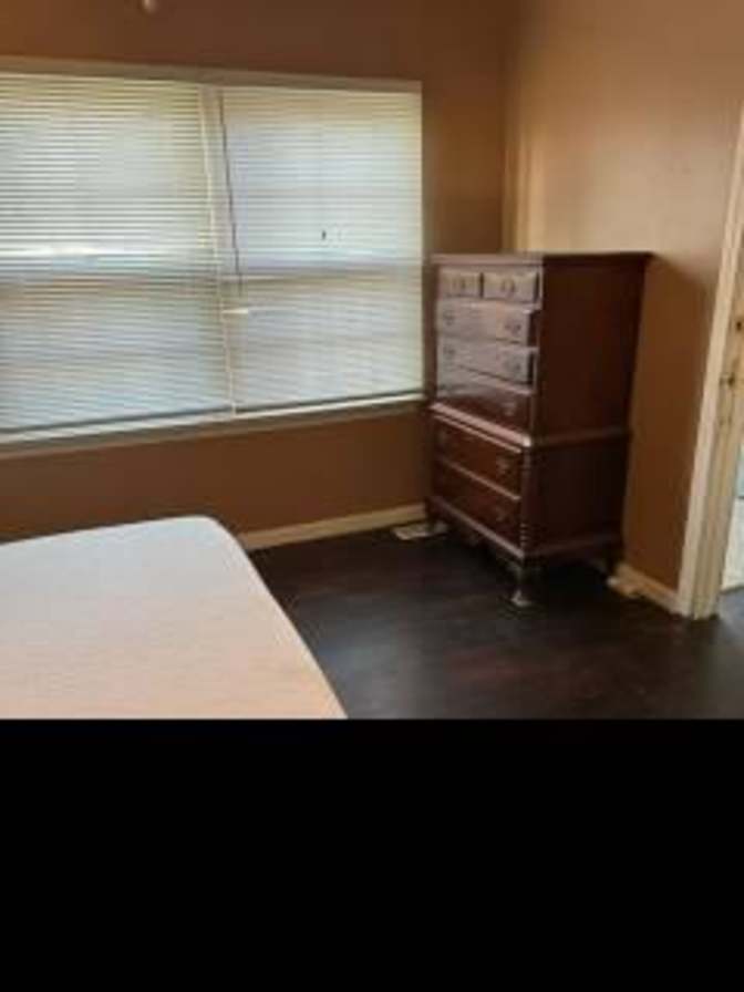 Dynelle's room