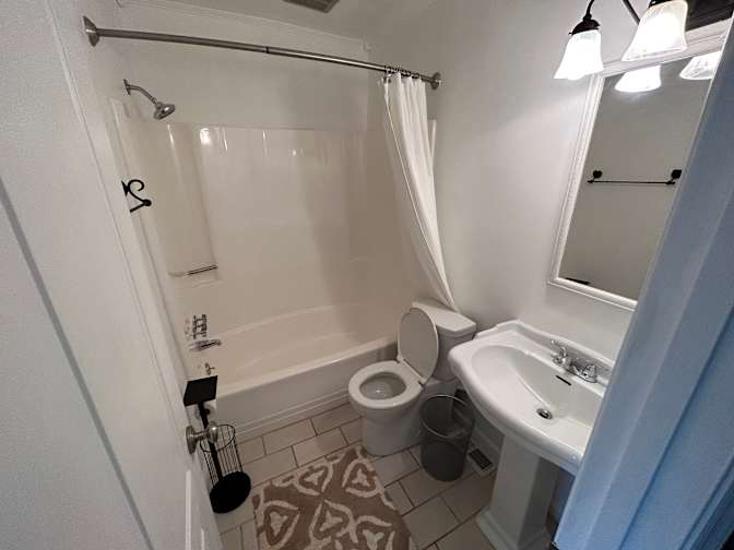 Alcove Rooms's room
