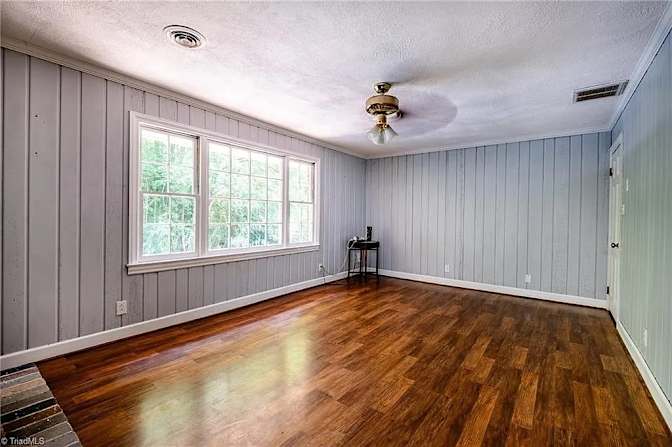 Alcove Rooms's room