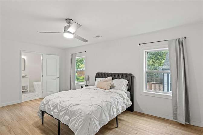 Alcove Rooms's room