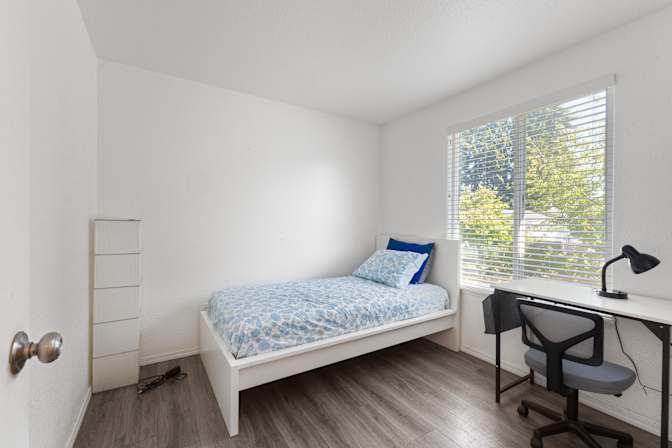 Annalyse's room