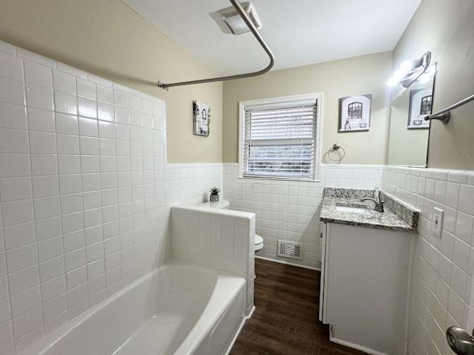Alcove Rooms's room