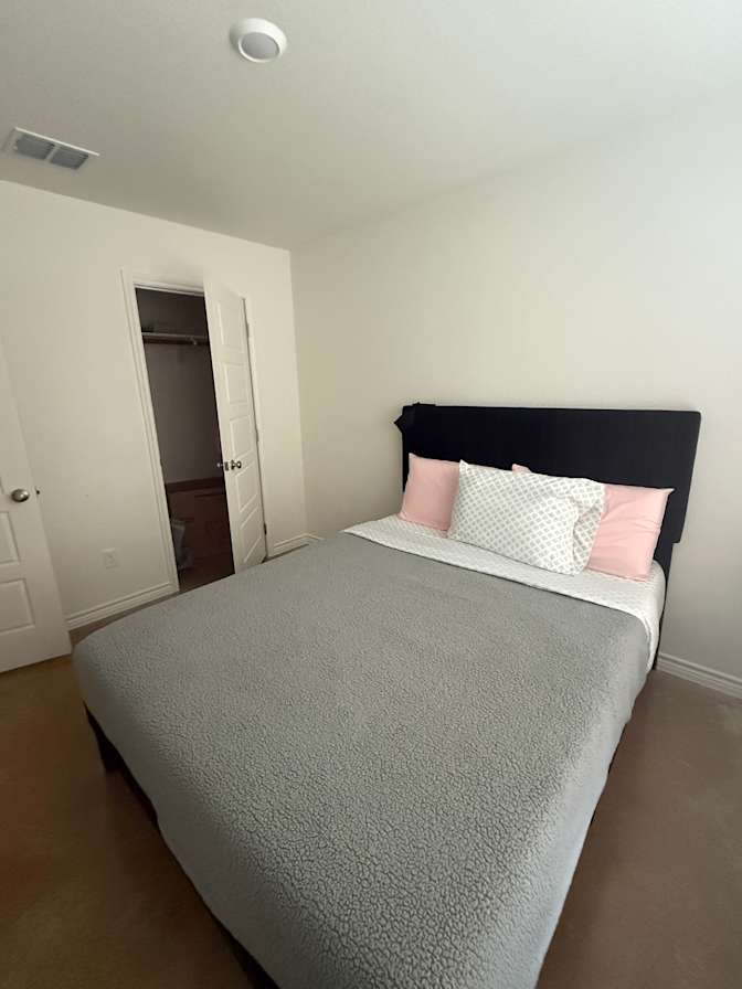 CHELSY's room