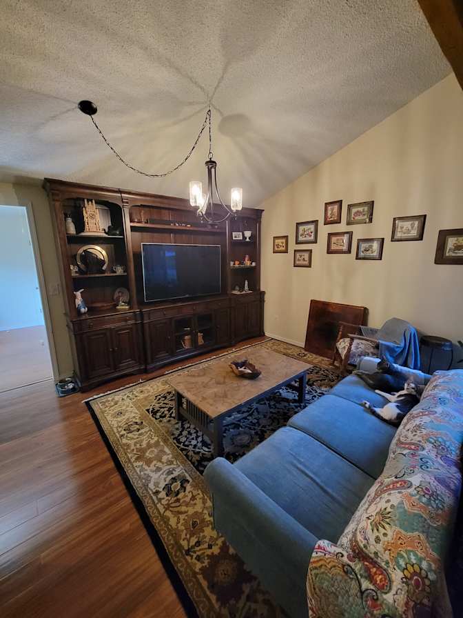 JAMES VOISIN's room