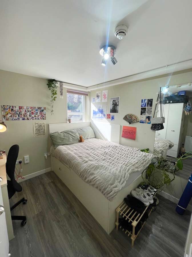 Frankie Whitewood's room