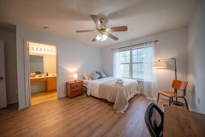 Cansu Mccoy's room