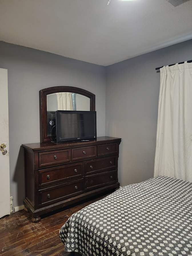Iris FERGUSON's room
