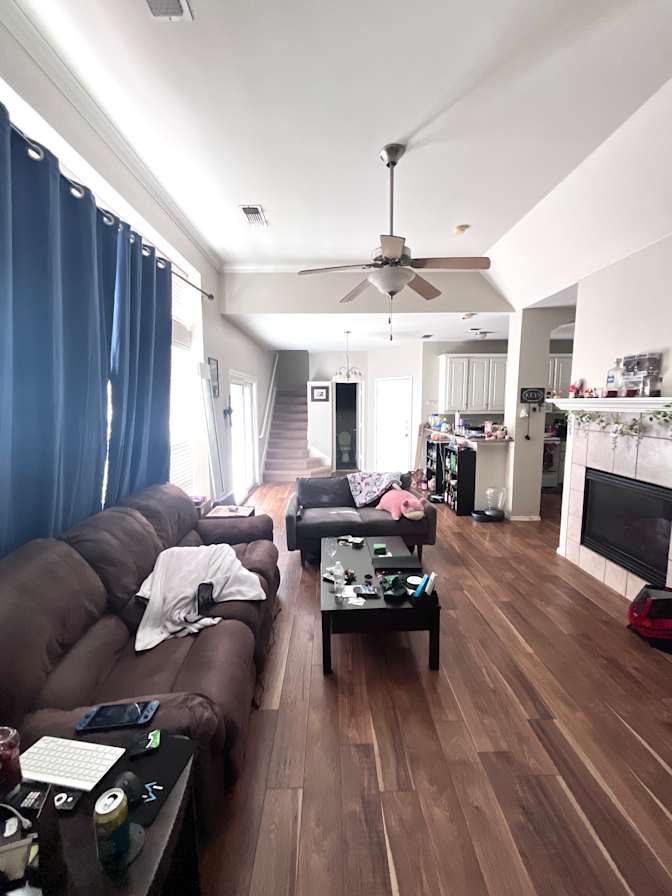 Andres's room