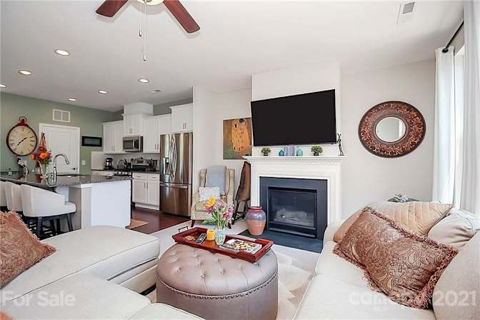 Alcove Rooms's room