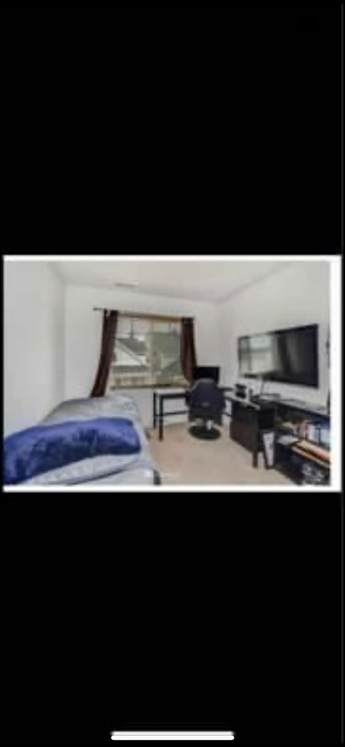 Jun's room