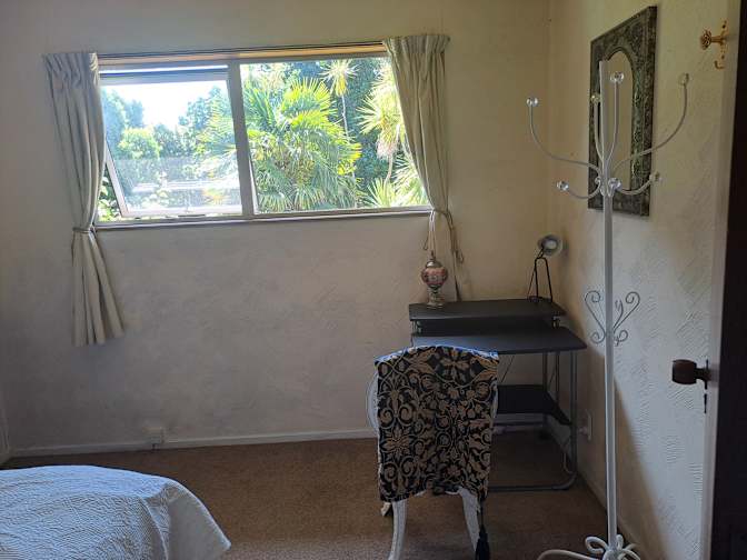 Dee's room