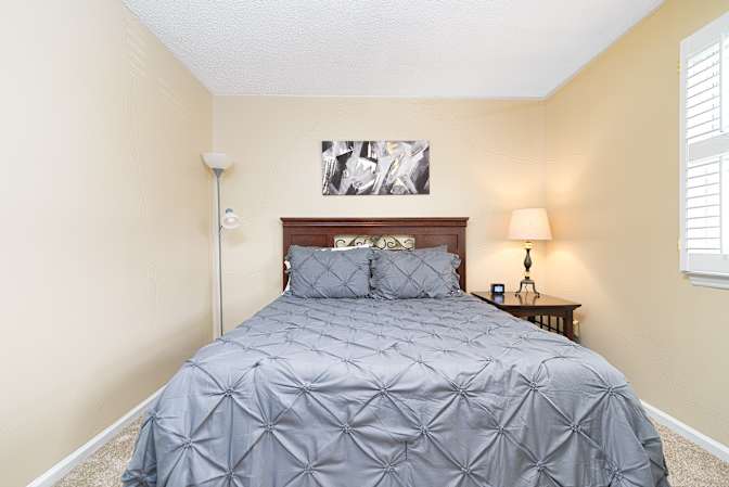Alcove Rooms's room