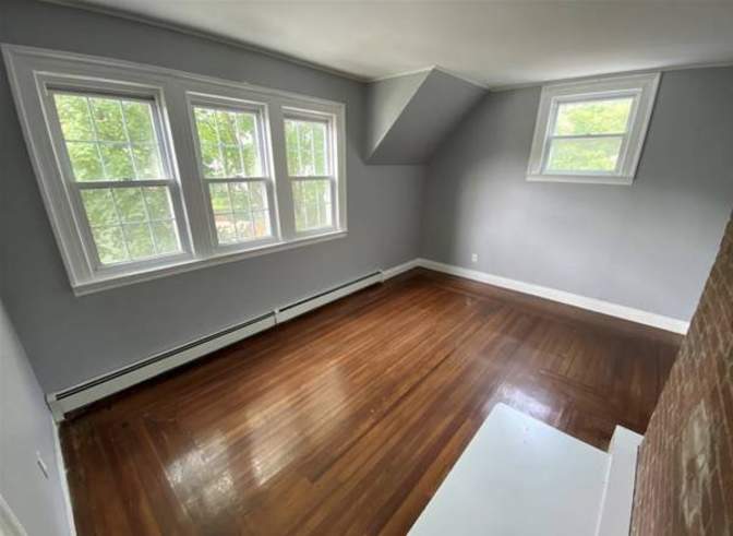 CAROLINE's room