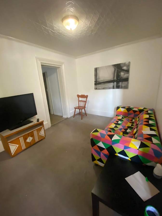 Issa's room