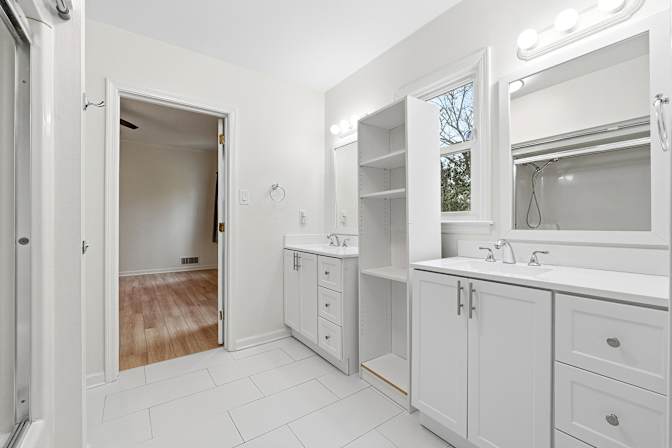 Alcove Rooms's room